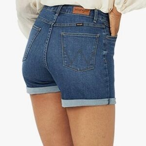 WRANGLER Women's 4" Rolled Jean Short size‎ 24W